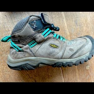 Keen Boys hiking boot used